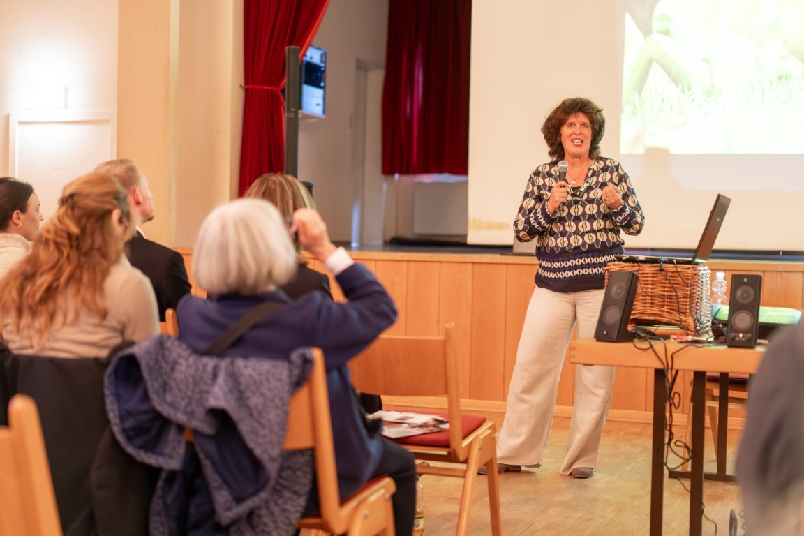 Symposium (15) (Mittel)