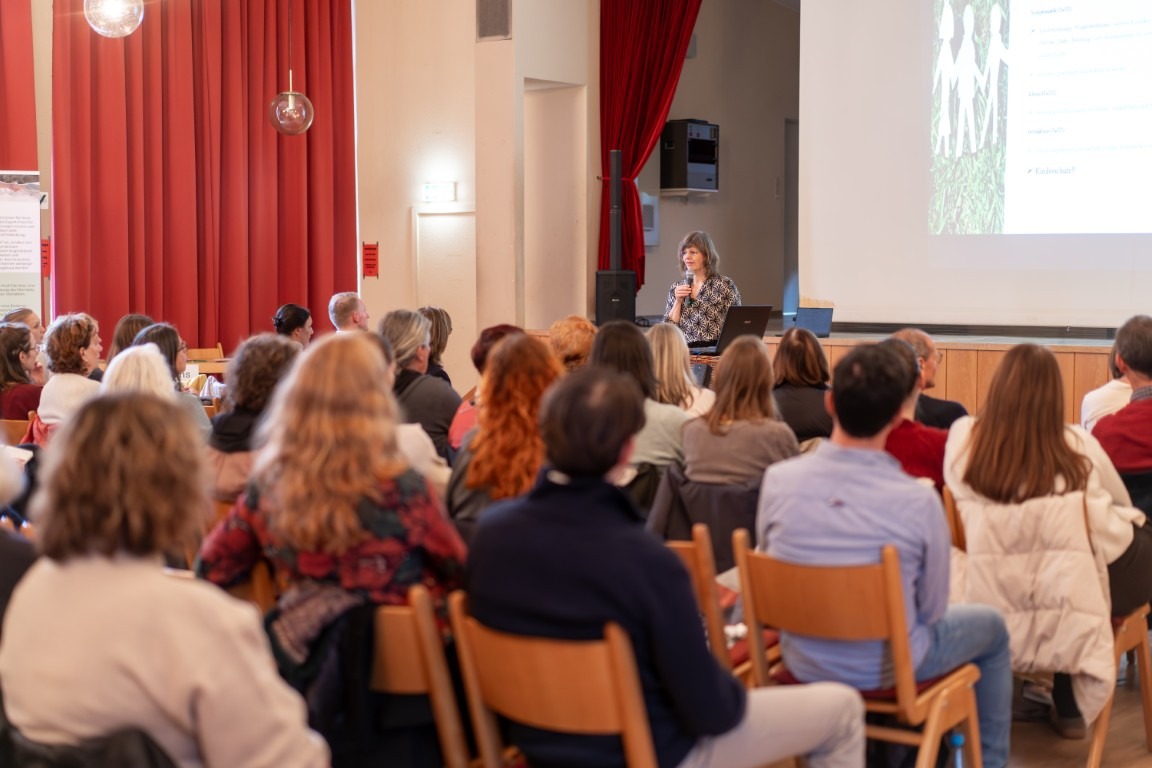 Symposium (6) (Mittel)