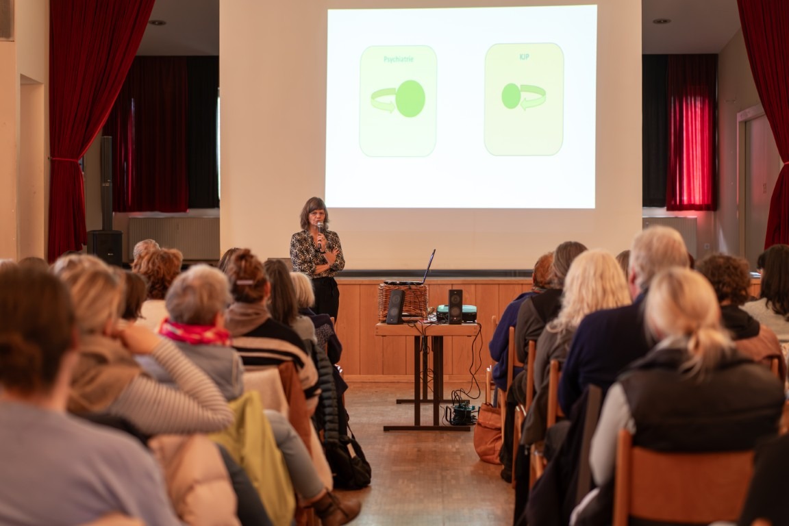 Symposium (7) (Mittel)